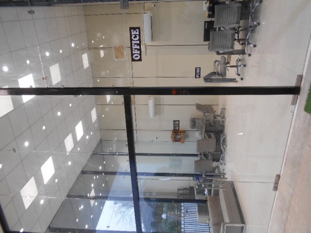 Workshop bays and hydraulic lifts